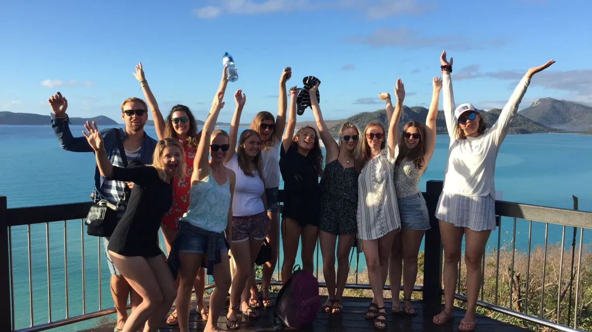 lookout-hands-up Wildcat Paddleboarding